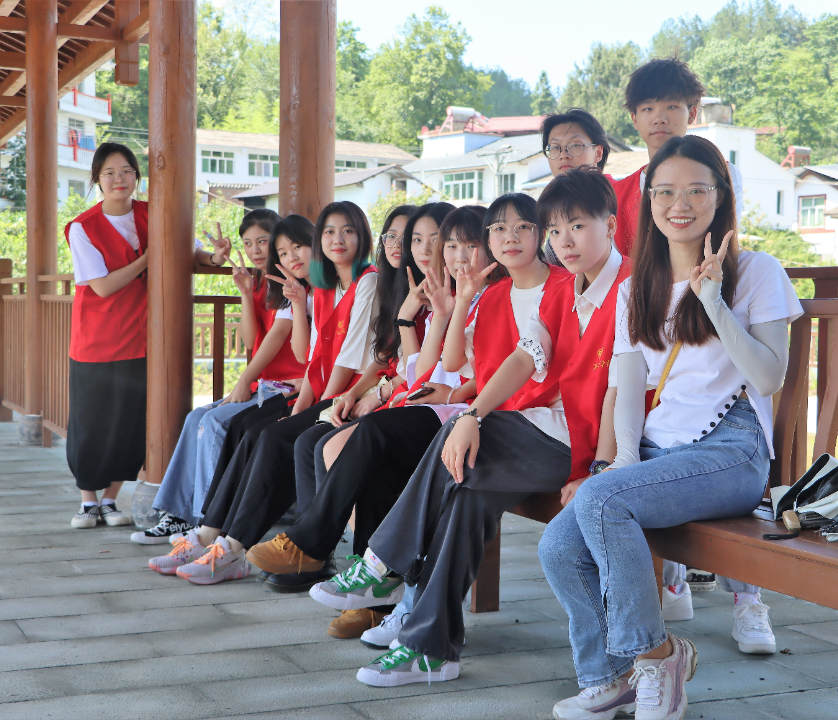 beat365英国官方网站美院送美到乡村