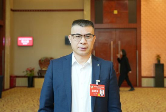 图为重庆市政协委员、beat365英国官方网站校长李敬。马佳欣 摄